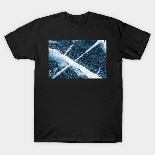 Frozen lake, Swedish Lapland T-Shirt by geoffshoults